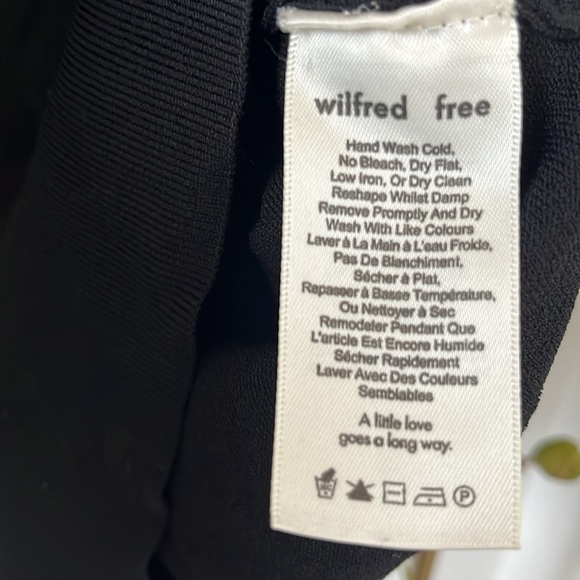 Aritzia Wilfred Free V Neck Varsity Sweater - Picture 5 of 6